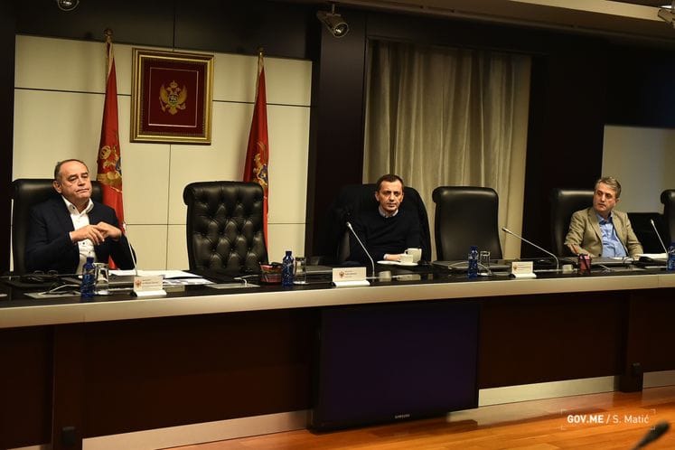 Istekla dokumenta važeća: lična karta, pasoš, vozačka dozvola, saobraćajna dozvola (uz polisu osiguranja), dozvole za stalni i privremeni boravak, kao i dozvole za privremeni boravak i rad stranaca