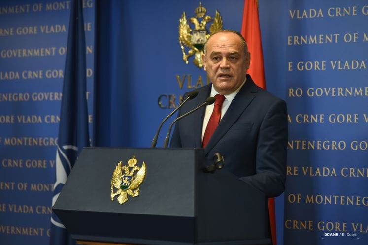 Potpredsjednik Simović: Neka se Vučić usredsredi na Srbiju, u CG ne kalibriramo medicinsku opremu prema nacionalnim frekvencijama