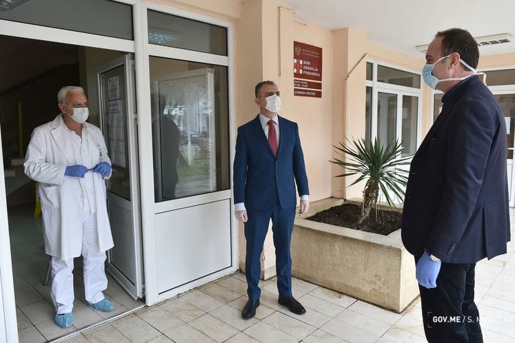 Saopštenje:Hrapović obišao Tuzi. Danas stiže kontigent medicinske zaštitne opreme.