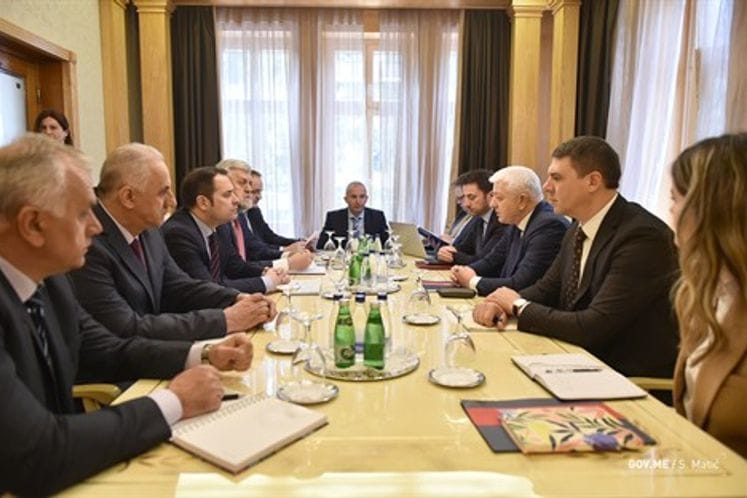 PM Marković meets with RTCG management: National public broadcaster should not compete with commercial media, but provide high-quality programme