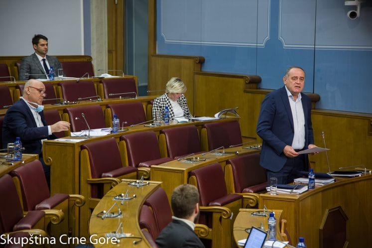 Government presents Second package of support measures in Parliament