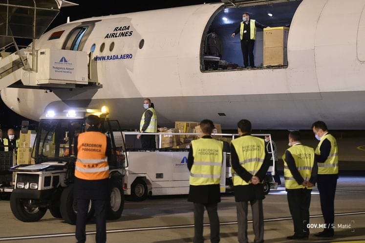 U Podgoricu dopremljena medicinska zaštitna oprema i dva respiratora donacija NR Kine