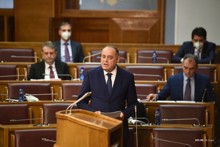 Predsjednik NKT Milutin Simović u Skupštini: Moramo do kraja bez rezerve poslušati savjete struke, dosljedno kao i do sada