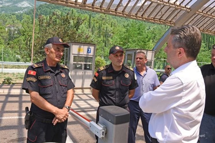 Interior Minister makes unannounced tour of Debeli brijeg: I asked tourists, they told me that our border police officers are professional and kind