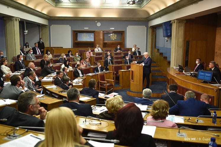 Premijer Marković: Pripadnici UP primijenili su zakonska sredstva da očuvaju red i mir, koji su bili ugroženi od nasilnih grupa i pojedinaca