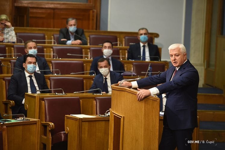 Predsjednik Vlade na Premijerskom satu: Više od 8 miliona eura donirano je za borbu protiv koronavirusa, doprinos nije bio samo materijalni