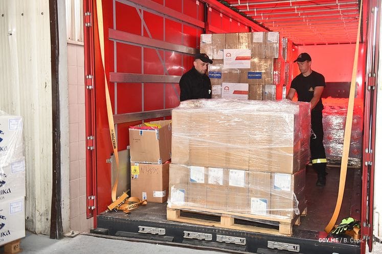 U CG dopremljeno 10 tona medicinske opreme, donacija Poljske