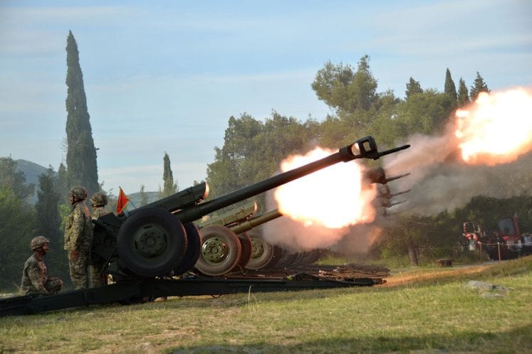Vojska Crne Gore izvršila počasnu artiljerijsku paljbu