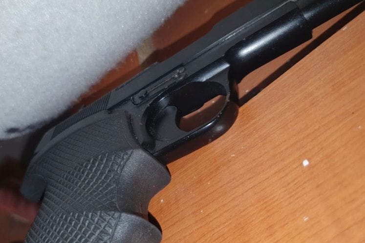 U Nikšiću od bezbjednosno interesantne osobe oduzeto oružje