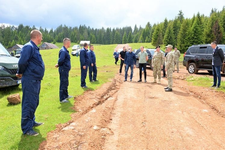 Ministar Bošković obišao radove u Petnjici