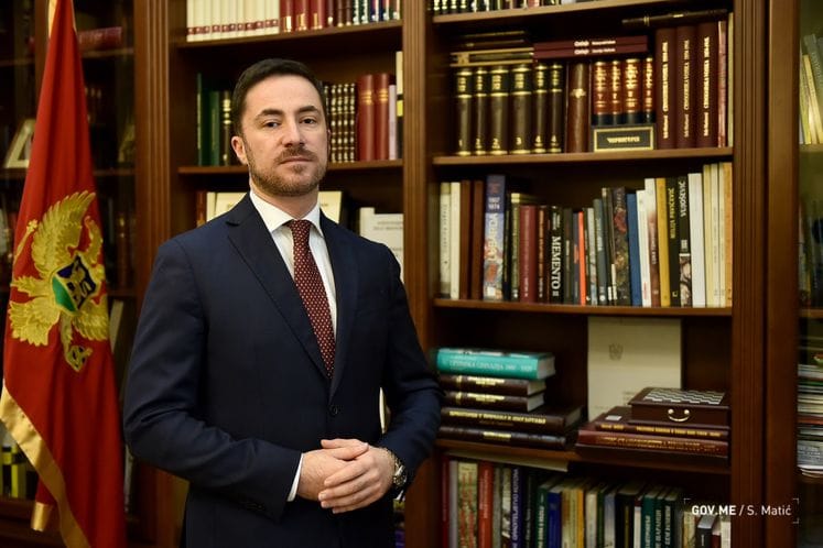 Ministar Bogdanović za Pobjedu: Nećemo dozvoliti da se na temeljima naše istorije kroji nakaradna politika koja ima za cilj da prisvoji sve što je crnogorsko