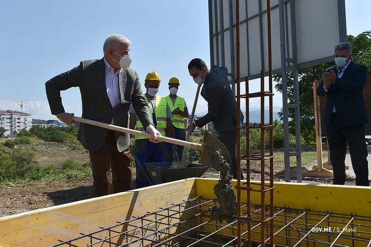 PM Marković and Mayor Vuković lay foundation stone: Podgorica gets another footbridge