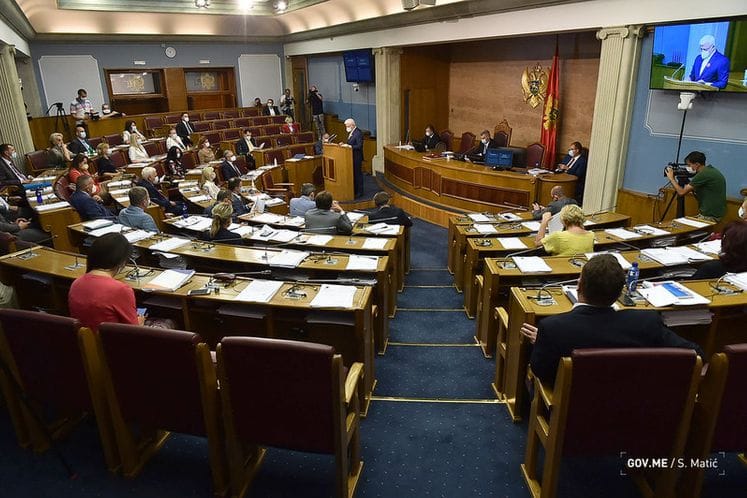 Premijer Duško Marković, Premijerski sat: Država ne može sama da snosi teret ovog teškog vremena, komercijalne banke treba snažnije da odgovore izazovima