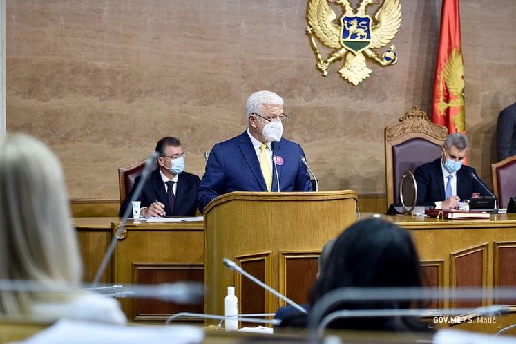 Premijer Duško Marković - Premijerski sat: Tvrdnja DF da Vlada radi na „unijaćenju“ Crnogoraca je besmislica koja se mogla roditi samo u glavama onih koji bi Crnogorce da prevedu u Srbe