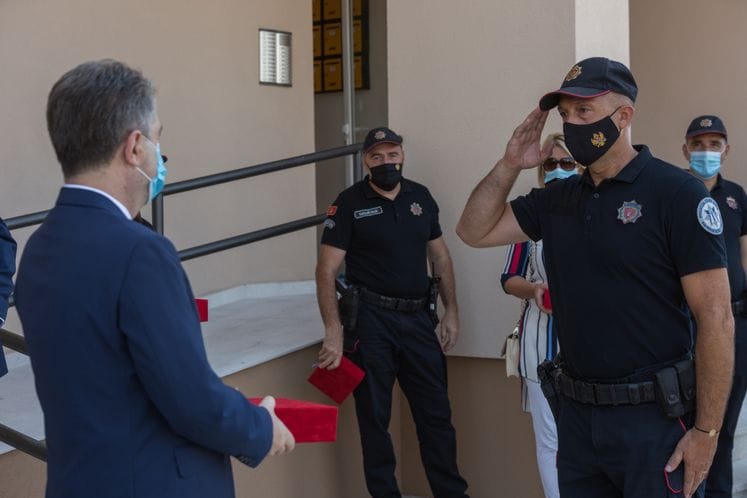 Ministar Nuhodžić uručio ključeve stanova u Nikšiću: Dobro opremljen, obučen i stambeno obezbijeđen pripadnik bezbjednosne službe čuva ugled svakog građanina, društva i države