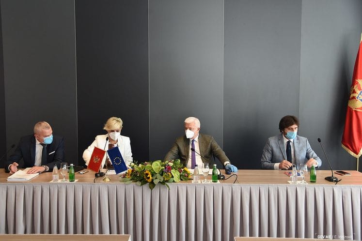 Premijer Duško Marković predložio rukovodstvu Budve da Vlada obezbijedi iz Tekuće rezerve budžeta novac za plate zaposlenima u opštinskim službama