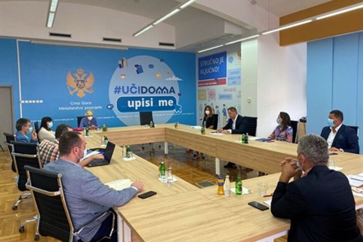 Beginning of school year is postponed for month due to epidemiological risks to children's health