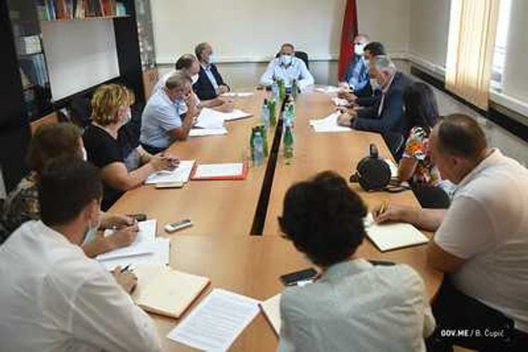 Vlada će obezbijediti novu podršku za farmere i penzionere