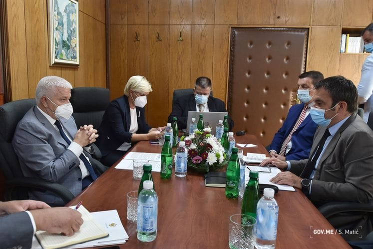 Government to provide new support for farmers and retirees