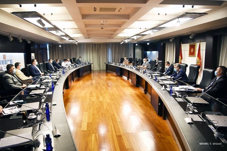 Rusija i Azerbejdžan na „zelenoj listi“, dodatak na zaradu zaposlenima u domovima za stare i JU „Komanski most“