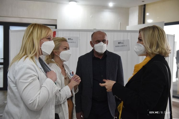 Jelena Borovinić Bojović - obilazak punkta za vakcinaciju u Sportskom centru „Morača“