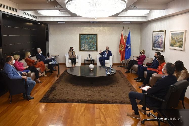 Počeo Kontinuirani medijski dijalog:Premijer Krivokapić: Cilj je da stvaramo ambijent u kojem će važiti jednaka pravila za sve