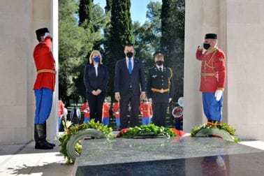 Položen vijenac na Spomenik Partizanu borcu, povodom 9. maja - Dana pobjede