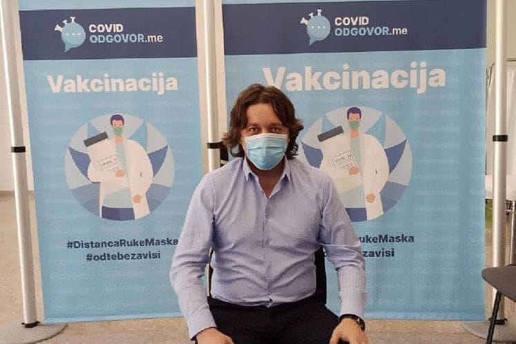 Ministar Sekulović primio vakcinu