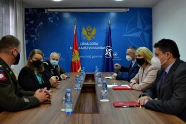 Injac sa ambasadorkom Rajnke i izaslanicima odbrane, Perijem i Griskevicem