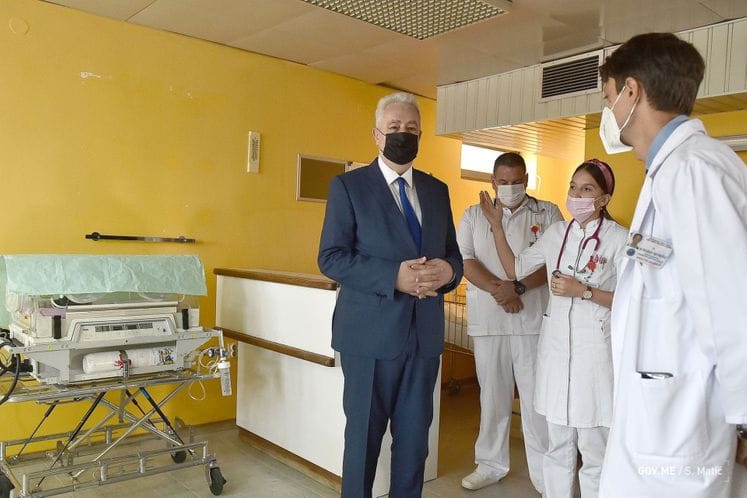 Premijer Krivokapić posjetio Opštu bolnicu u Nikšiću