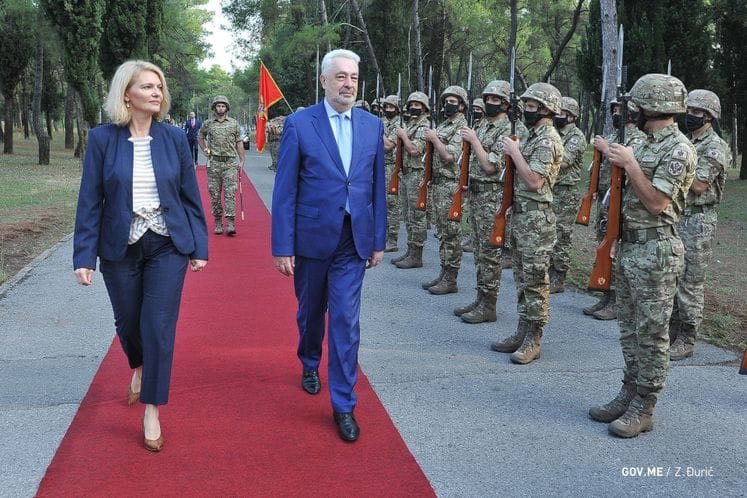 Premijer Krivokapić u susret Danu Vojske obišao vojni aerodrom „Knjaz Danilo” u Golubovcima