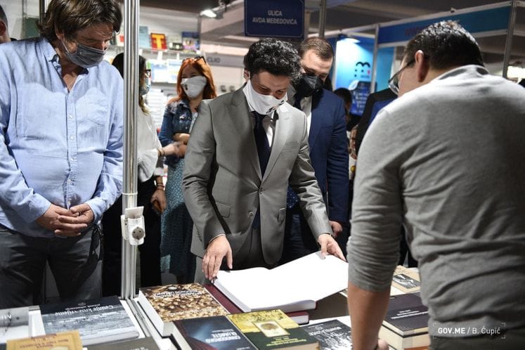 Abazović posjetio Međunarodni sajam knjiga
