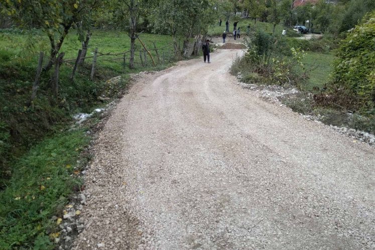 UJR nastavlja sa unapređenjem lokalne infrastrukture – asfalt na putu starom više od 100 godina