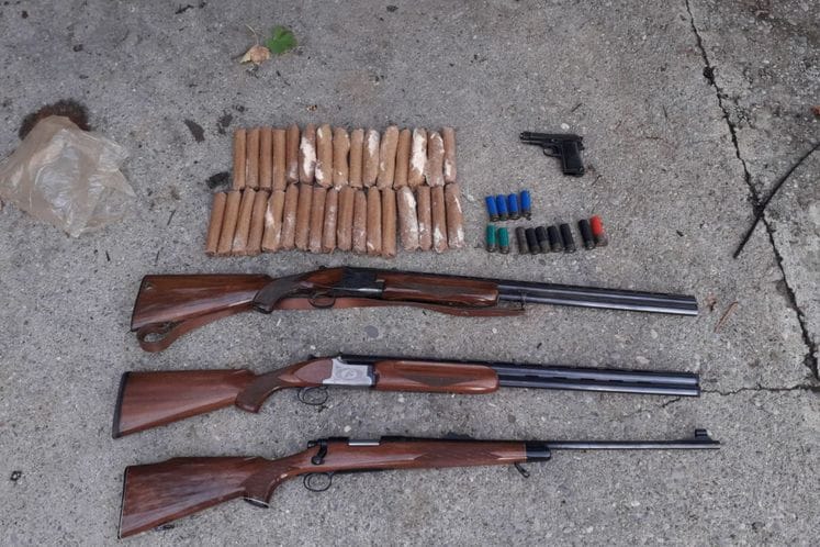 оружје, подгорица