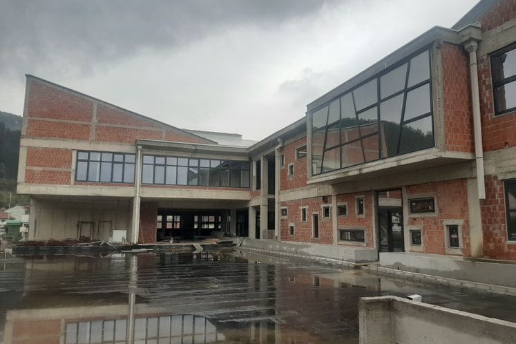 Radovi na objektu osnovne škole u Bijelom Polju nastavljeni nakon višemjesečnoj zastoja