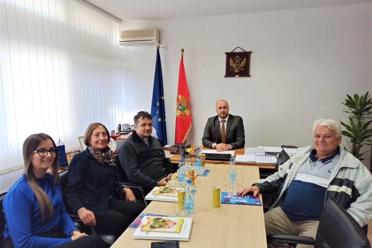 Donacija slika udruženja dijaspore iz Hrvatske