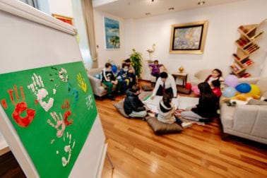 Kabinet Abazovića postao igraonica za djecu
