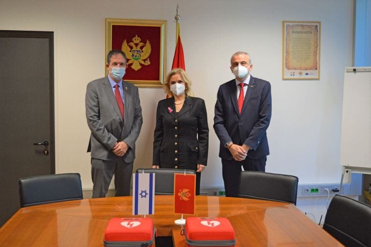 Амбасада Израела донирала дефибрилаторе Заводу за хитну медицинску помоћ