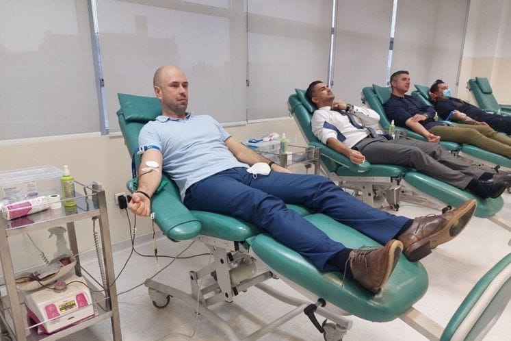 Ministar Radulović sa kolegama u akciji dobrovoljnog davanja krvi