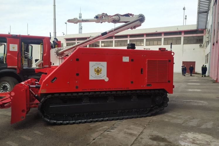 Multifunkcionalni robot