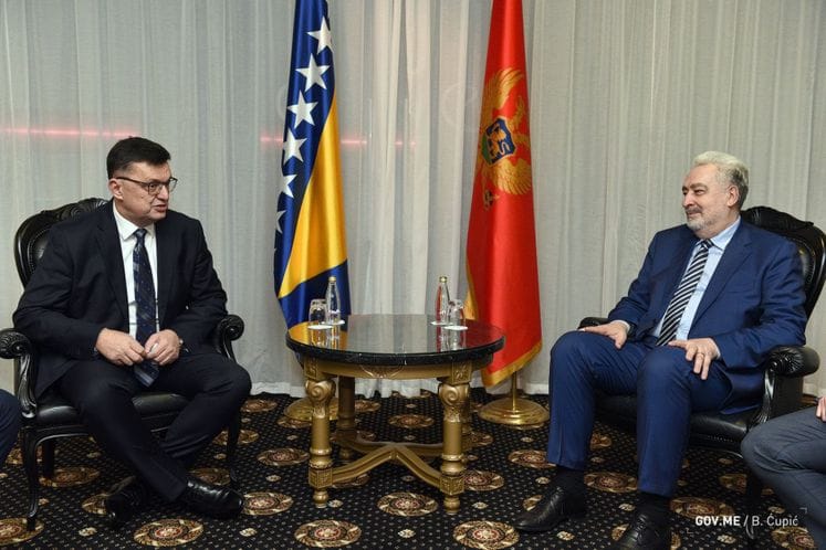 Premijer Krivokapić razgovarao u Budvi sa predsjedavajućim Savjeta ministara BiH Zoranom Tegeltijom