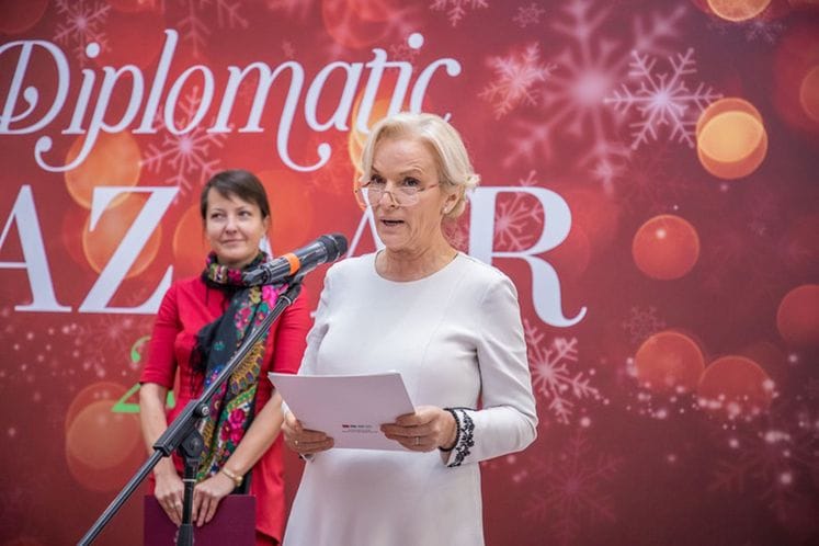 Supruga predsjednika Vlade Jasminka Krivokapić otvorila diplomatski Božićni bazar