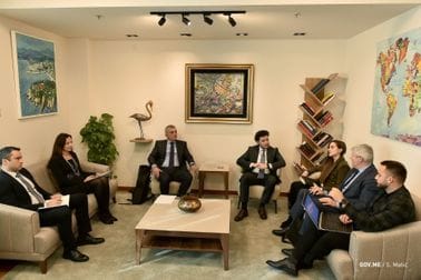 Dritan Abazović, Mladen Bojanić i Milena Petričević sa predstavicima Britanske ambasade