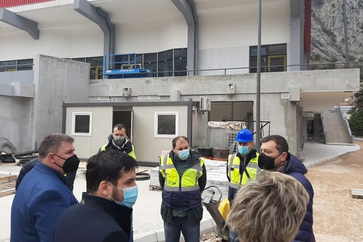 Direktor Lučić u Kotoru: Intenzivirati radove na bazenu, pokrenuti pitanje sportske sale