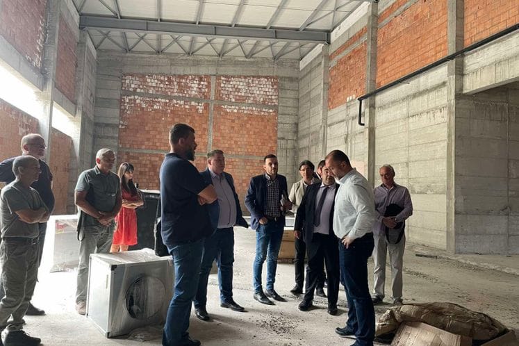 Ministar Stijović i direktor Lučić obišli gradilište Kuće voća u Andrijevici