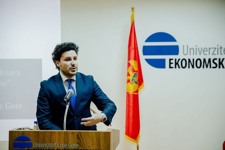 DPM Abazović delivers a lecture at the Faculty of Economics