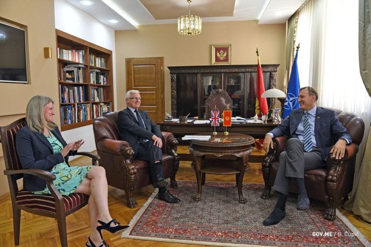 Ministar vanjskih poslova Ranko Krivokapić - ambasdorka UK Karen Medoks - Specijalni izaslanik Martin Vikers