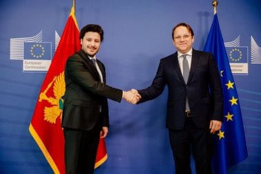 Abazović meets EU Commissioner for Enlargement and Neighbourhood Policy in Brussels