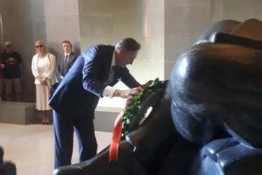 Ranko Krivokapić - polaganje vijenca na Mauzolej Petru II Petroviću Njegošu povodom obilježavanja Dana nezavisnosti