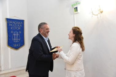 boba prima nagradu